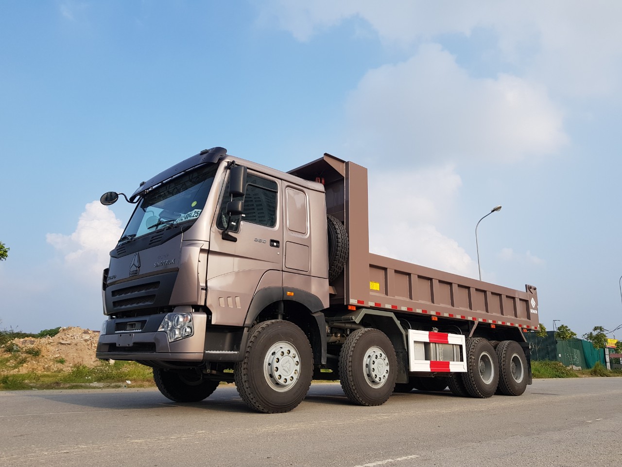 Xe tải thùng 4 chân Daewoo tải trọng 17 tấn